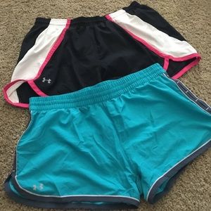 Size L Under Armour short lot.